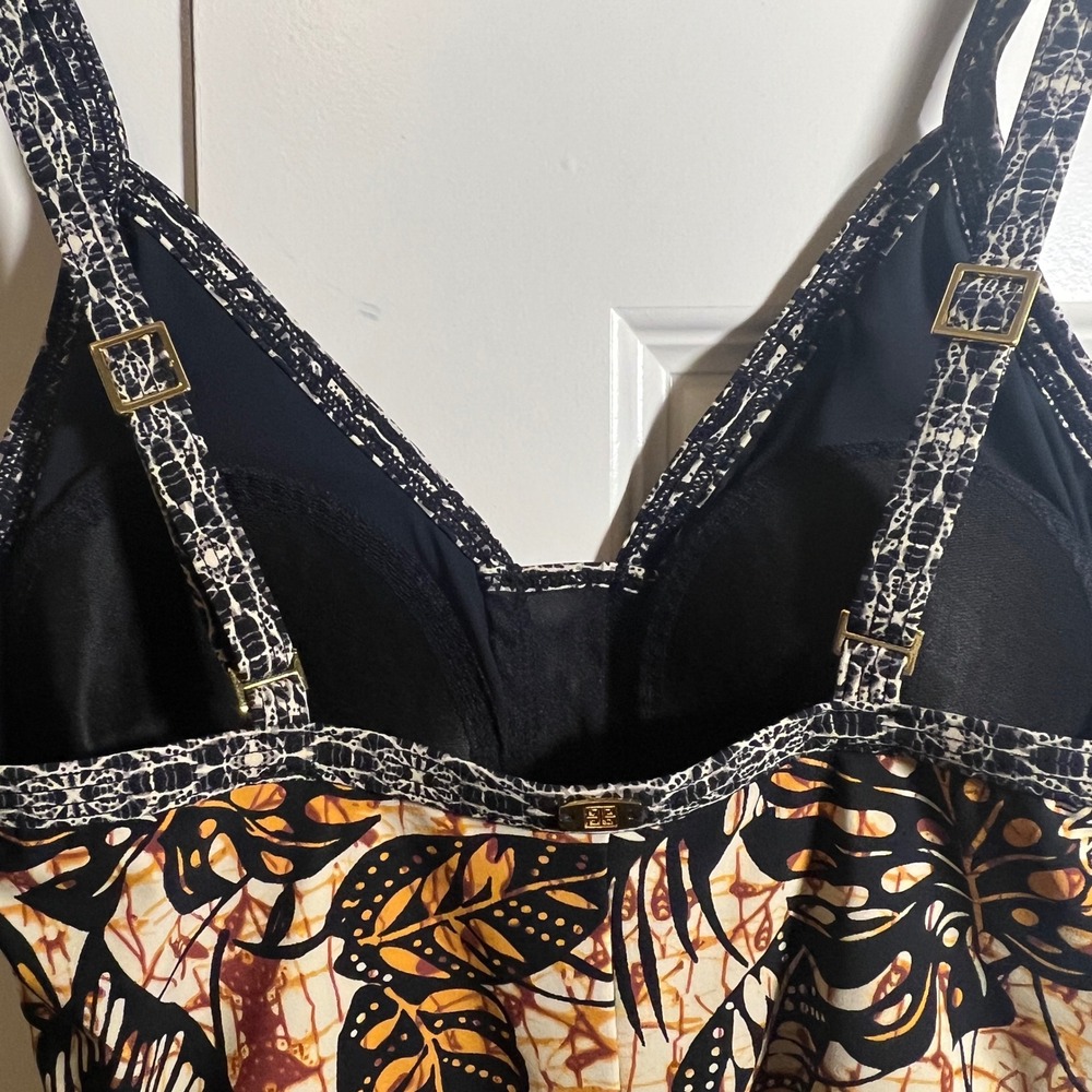 Amoressa by Miracle Suit Dijon Ingot Printed Mesh One-Piece Swimsuit, US Size 8 - Picture 13 of 15